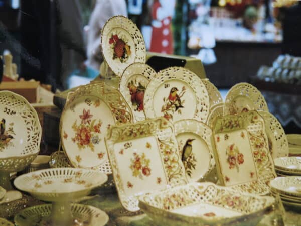 Porzellanstand Stuttgarter Weihnachtsmarkt DurchbruchporzellanPlanie 90iger Jahre
